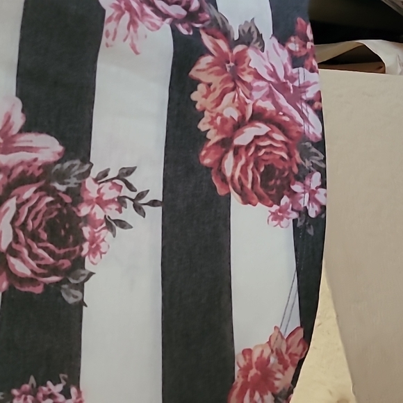 Torrid Raglan top - Picture 3 of 4